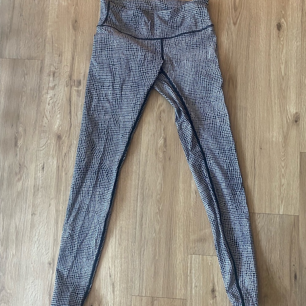 Lulu lemons size 6 like new